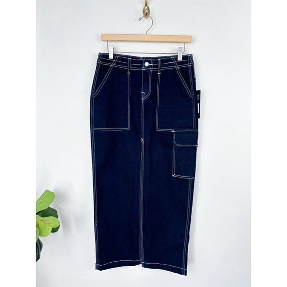 NWT True Religion Dark Wash Contrast Stitch Denim Cargo Slitted Maxi Skirt Sz 26 - Picture 1 of 11